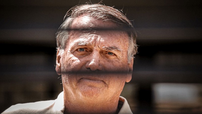 Bolsonaro está em prisão domiciliar desde 27 de março, após deixar hospital.Scarlett Rocha/AGIF/Folhapress